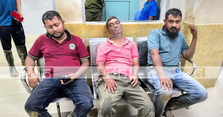 বরজ উচ্ছেদে গিয়ে হামলার শিকার বনকর্মীরা